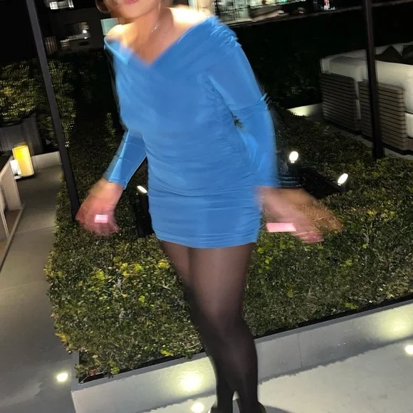 Abercrombie Ruched off the shoulder dress - Picture 2 of 3